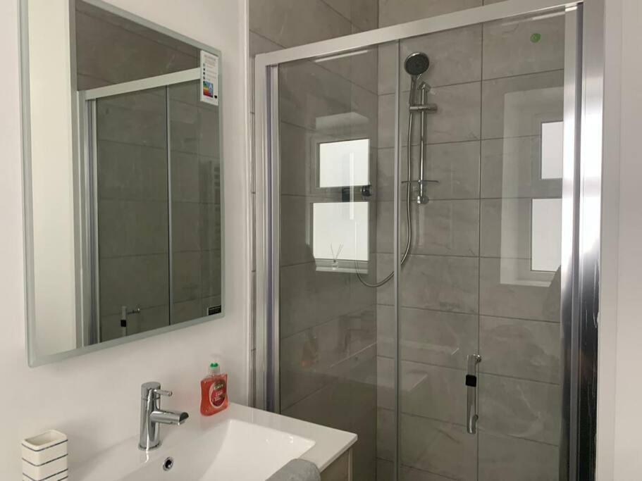 Modern Apartment With Sea Views Portrush Exterior foto